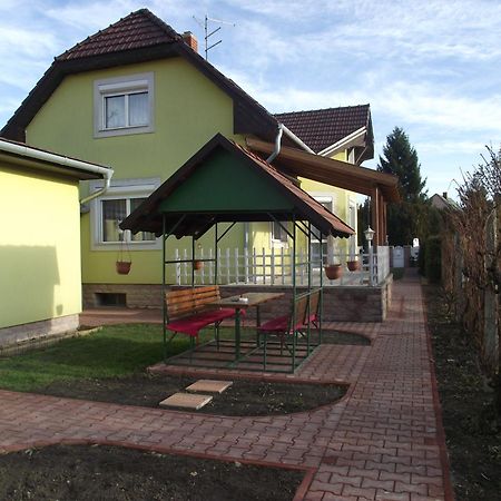 Apartman Kaszas Garden Mosonmagyaróvár Екстериор снимка
