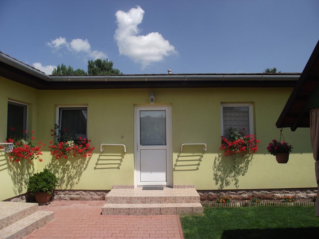 Apartman Kaszas Garden Mosonmagyaróvár Стая снимка