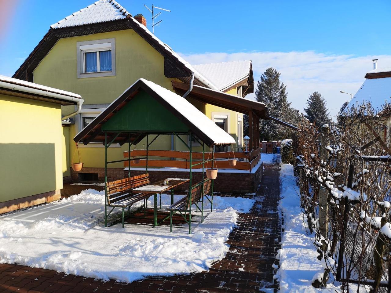 Apartman Kaszas Garden Mosonmagyaróvár Екстериор снимка