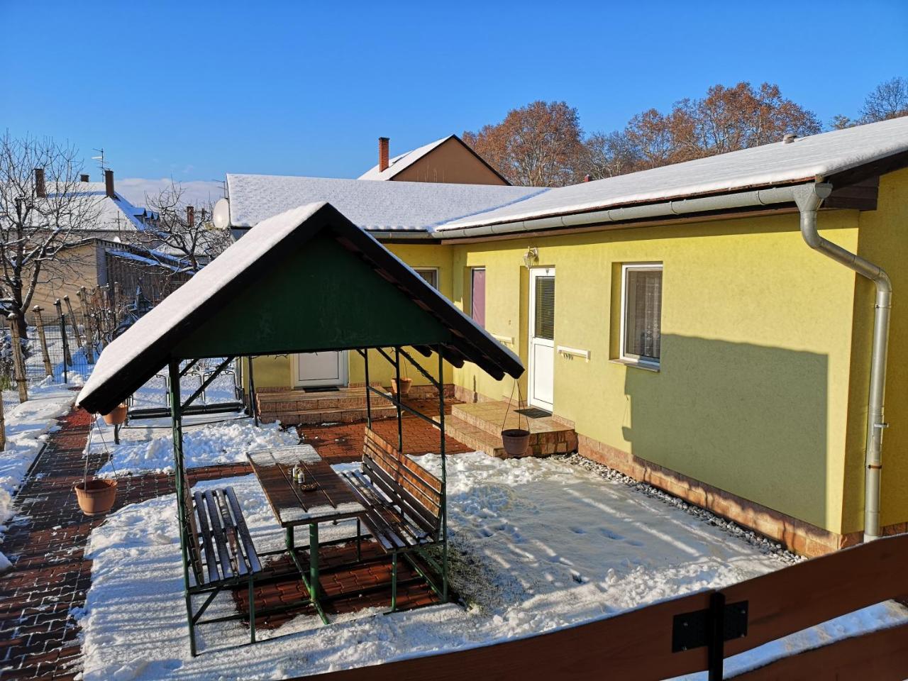 Apartman Kaszas Garden Mosonmagyaróvár Екстериор снимка